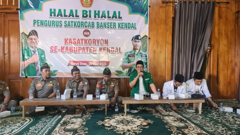 Pengurus Satkorcab Banser Kabupaten Kendal bersama jajaran Kasatkoryon se-Kabupaten Kendal mengikuti kegiatan Halal Bihalal yang digelar di Curug Sewu, Kecamatan Patean, Minggu (5/4/2026). Foto : Wawasannews.com