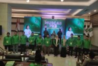 Perwakilan DPP PKB, Hj Siti Mukaromah memanggil anggota Fraksi PKB DPRD Kendal untuk maju ke depan forum saat sambutan dalam Musyawarah Cabang (Muscab) PKB Kendal di Hotel Sae Inn, Minggu malam (19/4/2026). Foto: Fuad/Wawasannews