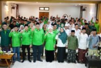 Waketum DPP PKB Ida Fauziah bersama Ketua DPW PKB Jateng Sarif Abdillah bersama peserta Muscab PKB di Kabupaten Semarang. Foto: Istimewa/Wawasannews