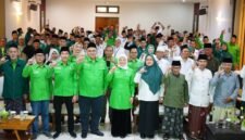 Waketum DPP PKB Ida Fauziah bersama Ketua DPW PKB Jateng Sarif Abdillah bersama peserta Muscab PKB di Kabupaten Semarang. Foto: Istimewa/Wawasannews