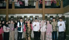 Menko Pangan RI Zulkifli Hasan saat berkunjung ke Ponpes di Jombang Jawa Timur, Kamis (9/4/2026).(Istimewa)