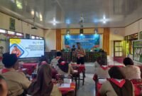 Sekretaris Kwartir Cabang (Kwarcab) Kendal, Eko Hadiwiyatno, saat menyampaikan materi dalam kegiatan sosialisasi akreditasi gugus depan Gerakan Pramuka di SD Negeri 1 Patukangan, Rabu (15/4/2026). Foto : Wawasannews.com