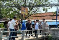 Sisca Meritania, Ketua Komisi C DPRD Kendal (baju hitam) serta Anggota Komisi C DPRD Kabupaten Kendal bersama jajaran OPD terkait saat melakukan sidak di kawasan Kaliwungu, Kamis (16/4/2026). Foto : Wawasannews.com