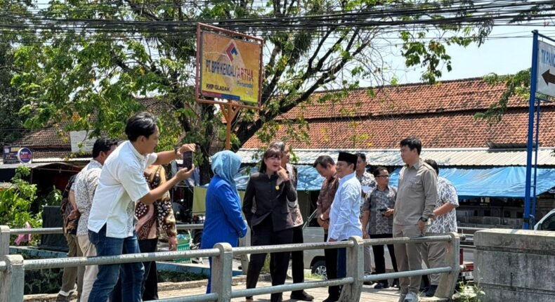 Komisi C DPRD Kendal Sidak Kaliwungu, Soroti Proyek Jalan, Kabel Semrawut, dan Pendangkalan Kali Aji