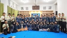 Jajaran pengurus dan anggota IPNU–IPPNU Kabupaten Kendal berfoto bersama usai pelaksanaan Rapat Koordinasi Cabang (Rakorcab) di Gedung Aswaja PCNU Kendal, Jumat (17/4/2026). Foto : Wawasannews.com