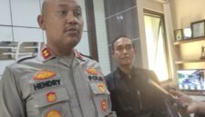 Kapolres Kendal AKBP Hendry Susanto Sianipar memberikan keterangan kepada awak media terkait kasus tawuran yang terjadi di Kelurahan Ngilir, Kecamatan Kendal, di Mapolres Kendal, Senin (20/4/2026). Foto : Wawasannews.com
