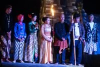 Para pemain drama musikal Kali Damar yang mengangkat kisah sejarah dan legenda Weleri, dipentaskan di Teras Nirwana Boja, Kabupaten Kendal. Foto : Wawasannews.com