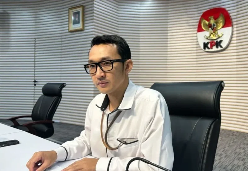 Juru Bicara Komisi Pemberantasan Korupsi Budi Prasetyo memberikan keterangan di Gedung Merah Putih KPK, Jakarta, Senin (13/4/2026). (Istimewa/Wawasannews)