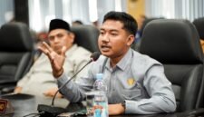 Anggota DPRD Kendal, Dian Alfat Muhammad, Saat menyampaikan interupsi dalam forum soal keluhan masyarakat. Selasa, (31/3/2026). Foto : Wawasannews.com