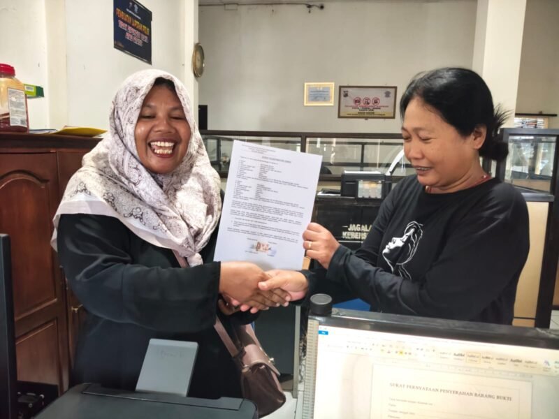 Foto dokumen penyelesaian perkara kepada pihak terkait dalam proses restorative justice kasus kecelakaan lalu lintas di Bugangin, Kendal. Foto : Wawasannews,com