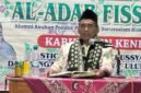 KH. Ali Mahfudz Syafa’at menyampaikan tausiyah saat kegiatan Halal Bihalal dan selapanan pengajian Kitab Ihya’ Ulumiddin yang digelar Alumni Blokagung Kendal di Johorejo, Gemuh, Kendal. Foto : Wawasannews,com