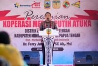 Menteri Koperasi (Menkop) Ferry Juliantono berbicara dalam peresmian Koperasi Merah Putih di Kampung Atuka, Distrik Mimika Tengah, Kabupaten Mimika, Provinsi Papua Tengah, Kamis (9/4/2026). (Istimewa/Wawasannews)