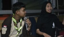 Peserta kegiatan literasi berdiskusi dalam sesi sharing pada perayaan Anniversary ke-3 Komunitas Katak-Katak Sementaun di Curug Jeglong, Kecamatan Plantungan, Kabupaten Kendal, Jumat (11/4/2026). Foto : Wawasannews.com