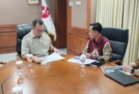 Diskusi intens Kepala BRIN Prof. Arif Satria ( sebelah kiri ) dengan Ketua PDKN Ulin Nuha ( Sebelah Kanan )