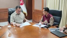 Diskusi intens Kepala BRIN Prof. Arif Satria ( sebelah kiri ) dengan Ketua PDKN Ulin Nuha ( Sebelah Kanan )