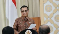 Wamenkomdigi Nezar Patria menyampaikan pidato sambutan sekaligus membuka Workshop AI Talent Factory di Kampus Universitas Gadjah Mada, Daerah Istimewa Yogyakarta, Jumat (17/04/2026). (Istimewa/Wawasannews)