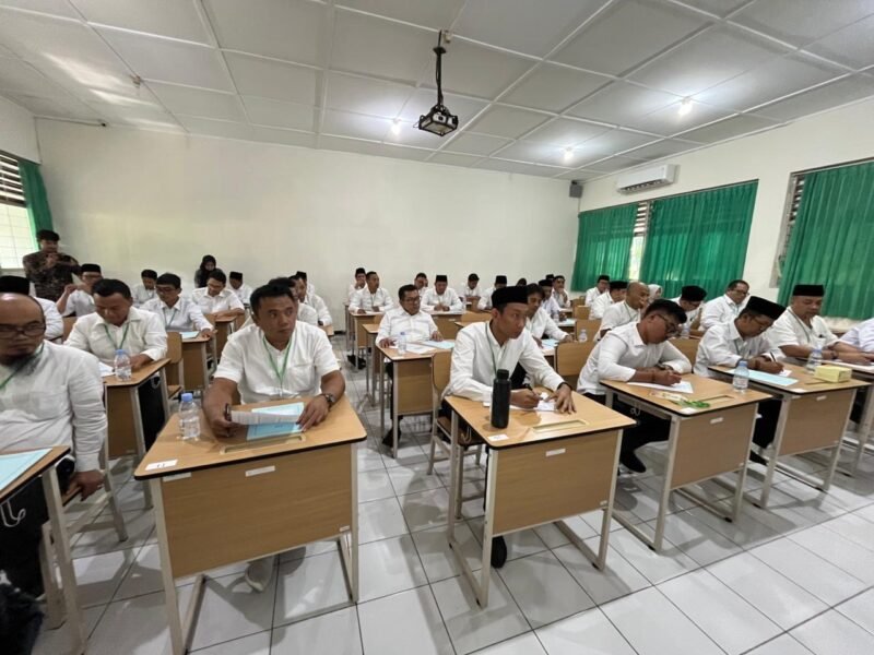 Tampak sejumlah kandidat calon Ketua DPC PKB sedang mengikuti tes tertulis dalam uji kelayakan dan kepatutan (UKK) yang diselenggarakan DPW PKB Jateng, Minggu (26/4). Foto: Istimewa/Wawasannews