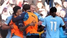 Haaland (tengah) merayakan gol yang ia cetak ke gawang Arsenal. (Istimewa/Wawasannews)