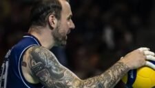 Pevoli Jakarta Lavani Livin Transmedia Gyoergy Grozer bersiap melakukan servis ke arah tim Jakarta Bhayangkara Presisi pada pertandingan Final Four Proliga 2026 di GOR Jatidiri, Semarang, Jawa Tengah, Minggu (19/4/2026). (Istimewa/Wawasannews)