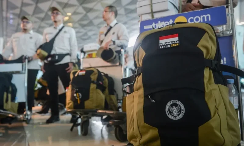 Petugas Penyelenggara Ibadah Haji (PPIH) menunggu waktu keberangkatan di Terminal 3 Bandara Soekarno-Hatta, Kota Tangerang, Banten, Jumat (17/4/2026). (Istimewa/Wawasannews)
