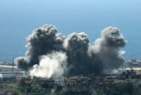 Asap mengepul di atas kawasan permukiman setelah serangan Israel di Beirut, Lebanon pada Rabu (8/4/2026). (Istimewa/Wawasannews)