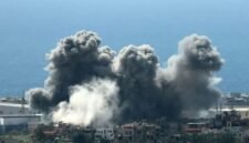 Asap mengepul di atas kawasan permukiman setelah serangan Israel di Beirut, Lebanon pada Rabu (8/4/2026). (Istimewa/Wawasannews)