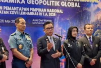 Gubernur Lembaga Ketahanan Nasional (Lemhannas) RI TB Ace Hasan Syadzily (tengah) memberikan keterangan usai membuka Seminar Program Pendidikan Penyiapan Pimpinan Nasional (P3N) Angkatan Ke-27 di Gedung Lemhannas RI, Jakarta, Selasa (26/5/2026). (Istimewa/Wawasannews)