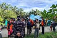 Tim gabungan Basarnas Pasaman saat menemukan dan mengevakuasi korban yang ditemukan dalam keadaan meninggal dunia di Sungai Batang Paparian Kecamatan Parik Koto Balingka, Rabu (20/5/2026). (Istimewa/Wawasannews)