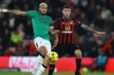 Foto arsip - Pemain Bournemouth Marcos Senesi (kanan) dalam lanjutan Liga Inggris di Vitality Stadium, Bournemouth, Inggris (11/11/2023). (Istimewa/Wawasannews).