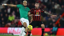 Foto arsip - Pemain Bournemouth Marcos Senesi (kanan) dalam lanjutan Liga Inggris di Vitality Stadium, Bournemouth, Inggris (11/11/2023). (Istimewa/Wawasannews).