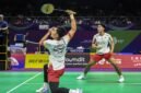 Arsip - Pebulu tangkis ganda putra Indonesia Leo Rolly Carnando (kiri) dan Daniel Marthin (kanan) dalam babak kualifikasi grup Piala Thomas 2024 di Chengdu Hi Tech Zone Sports Center Gymnasium, Chengdu, China, Senin (29/4/2024). (Istimewa/Wawasannews).
