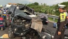 Mobil Anggota DPR Gus Hilman kecelakaan di tol Probolinggo, Sabtu (23/5/2026). (Istimewa/Wawasannews)