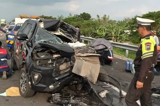 Mobil Anggota DPR Gus Hilman kecelakaan di tol Probolinggo, Sabtu (23/5/2026). (Istimewa/Wawasannews)