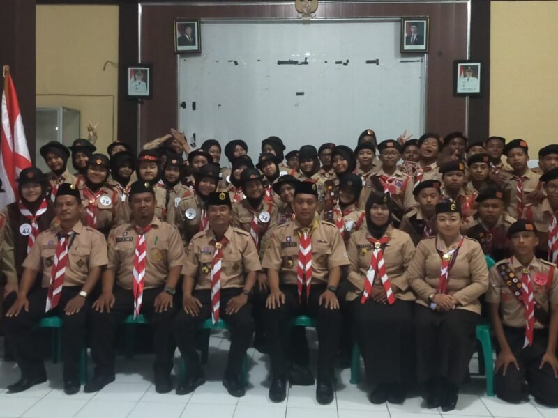 Peserta bersama panitia dan jajaran Kwarcab Pramuka Kendal berfoto usai mengikuti rangkaian seleksi calon peserta Jambore Nasional XI Tahun 2026 di Sanggar Pramuka Kwarcab Kendal, Kamis (30/4/2026). (Istimewa/Wawasannews)