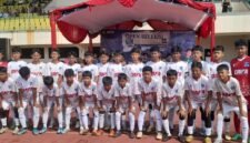 Ratusan peserta mengikuti sesi foto bersama usai pembukaan Open Seleksi Beasiswa Santri Atlet dan Calon Siswa Baru Tahun Ajaran 2026/2027 yang digelar Pondok Pesantren Modern Darul Amanah melalui SSB DAFA di Stadion Kebondalem, Kendal, Minggu (3/5/2026). (Istimewa/Wawasannews)