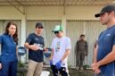 Pendiri Sungai Watch, Gary Bencheghib bersama tim Run for Rivers berdiskusi dengan Wakil Bupati Kendal Benny Karnadi saat meninjau kondisi Sungai Kendal di Kelurahan Ngilir, Kabupaten Kendal. Kunjungan tersebut menjadi bagian dari pemetaan persoalan sampah sungai sekaligus rencana pengembangan program penanganan sampah di Kendal, Minggu (4/5/2026). (Istimewa/Wawasannews)
