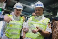 Gubernur Jawa Tengah Ahmad Luthfi bersama Bupati Kendal  Dyah Kartika meninjau hasil produksi PT Borine Technology Indonesia di Kawasan Ekonomi Khusus (KEK) Kendal, Rabu (6/5/2026). (Istimewa/Wawasannews)