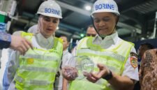 Gubernur Jawa Tengah Ahmad Luthfi bersama Bupati Kendal  Dyah Kartika meninjau hasil produksi PT Borine Technology Indonesia di Kawasan Ekonomi Khusus (KEK) Kendal, Rabu (6/5/2026). (Istimewa/Wawasannews)
