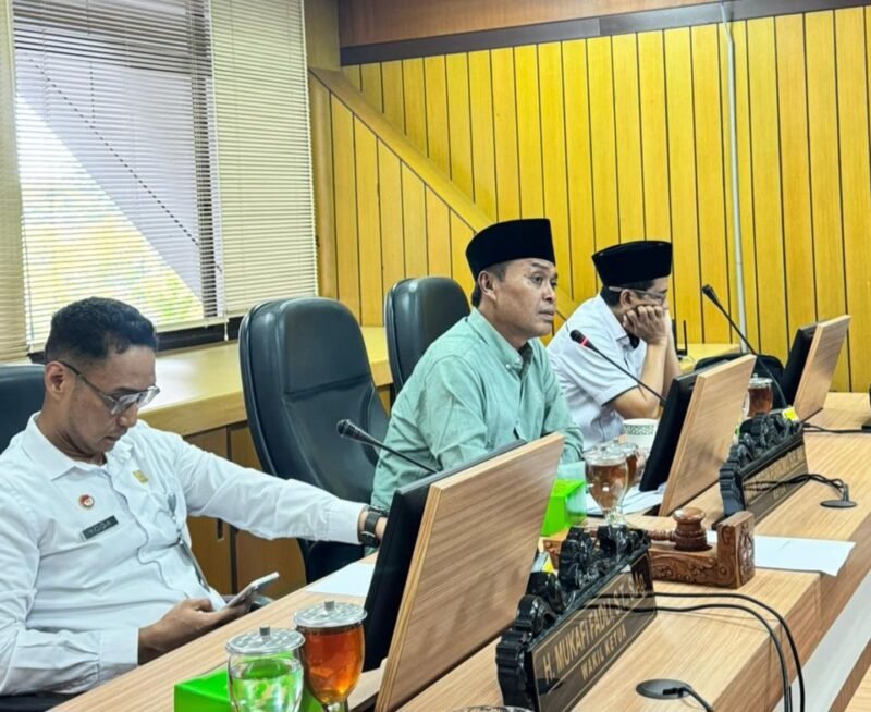 Wakil Ketua Komisi A DPRD Jawa Tengah Mukafi Fadli memimpin pembahasan lanjutan Rancangan Peraturan Daerah (Raperda) tentang Pelayanan Publik di Semarang, Kamis (7/5/2026). (Istimewa/Wawasannews)
