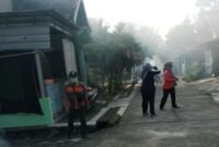 Petugas Dinas Kesehatan Daerah (Dinkesda) Kendal bersama tim melakukan fogging di lingkungan RT 3 RW 2 Desa Karangmulyo, Kecamatan Pegandon, Jumat (8/5/2026). (Istimewa/Wawasannews)