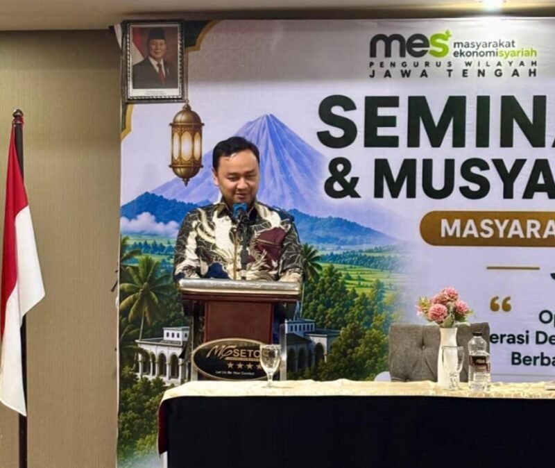 Ketua Umum PW Masyarakat Ekonomi Syariah (MES) Jawa Tengah terpilih, Rezza Arief Budy Artha, menyampaikan sambutan dalam Seminar Nasional dan Musyawarah Wilayah (Muswil) Ke-V PW MES Jawa Tengah di MG Setos Hotel Semarang. (Istimewa/Wawasannews).