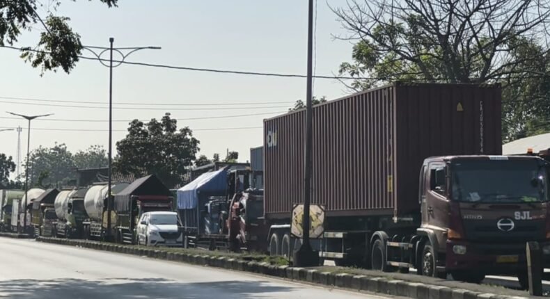 Truk Patah As di Kalibodri Saat Contraflow, Pantura Kendal Macet 5 Kilometer