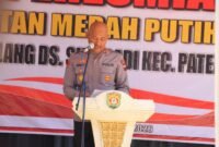 Kapolres Kendal AKBP Hendry Susanto Sianipar menyampaikan sambutan saat peresmian Jembatan Merah Putih Presisi di Dusun Tembelang, Desa Sidodadi, Kecamatan Patean, Kabupaten Kendal, Rabu (13/5/2026). (Istimewa/Wawasannews).