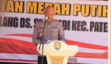 Kapolres Kendal AKBP Hendry Susanto Sianipar menyampaikan sambutan saat peresmian Jembatan Merah Putih Presisi di Dusun Tembelang, Desa Sidodadi, Kecamatan Patean, Kabupaten Kendal, Rabu (13/5/2026). (Istimewa/Wawasannews).
