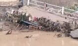 Derasnya Sungai Waridin Hanyutkan Jembatan Penghubung Kaliwungu-Brangsong