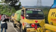 Truk tangki bersiap melakukan pengiriman perdana minyak mentah dari sumur BKU di Dusun Klantung, Desa Sojomerto, Kecamatan Gemuh, Kabupaten Kendal, menuju Pertamina Cepu, Minggu (17/5/2026). (Istimewa/Wawasannews).