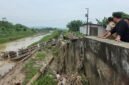 Kondisi jembatan penghubung Desa Kumpulrejo, Kecamatan Kaliwungu dengan Desa Kebonadem, Kecamatan Brangsong, Kabupaten Kendal, yang putus akibat diterjang banjir Sungai Waridin, Sabtu (16/5/2026). (Istimewa/Wawasannews).