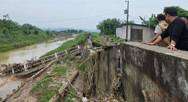 Pemkab Kendal Siap Bangun Jembatan Putus, Terkendala Rekomtek Provinsi