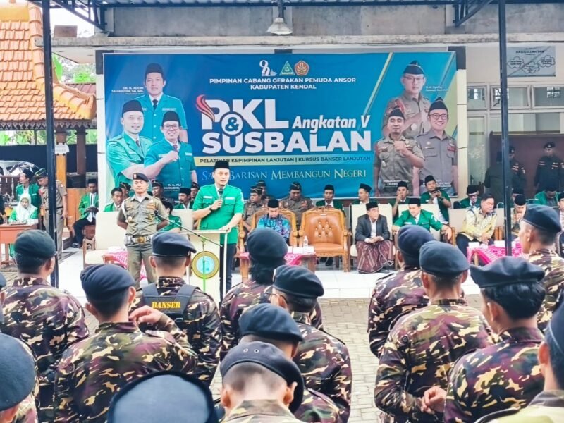 Ketua PW GP Ansor Jawa Tengah, Dr H M Sidqon Prabowo memberikan arahan saat pembukaan Pelatihan Kepemimpinan Lanjutan (PKL) dan Kursus Banser Lanjutan (SUSBALAN) Angkatan V PC GP Ansor Kendal di Pondok Pesantren Miftahul Huda, Desa Peron, Kecamatan Limbangan, Jumat (22/5/2026). (Istinewa/Wawasannews)