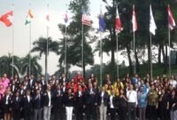Seluruh peserta dan pemangku kepentingan lainnya berfoto bersama dalam upacara pembukaan Queen Sirikit Cup 2026 edisi ke-46 di Sentul Highlands Golf Club, Bogor, Jawa barat, Senin (11/5/2026). (Istimewa/Wawasannews).
